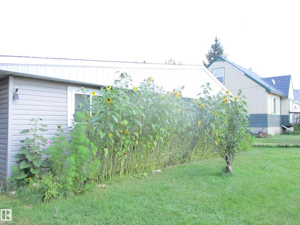 5022 51 Av, Innisfree