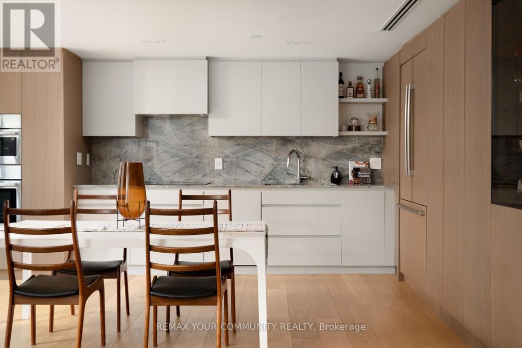 109 - 349 St Clair Avenue W, Toronto (casa Loma)