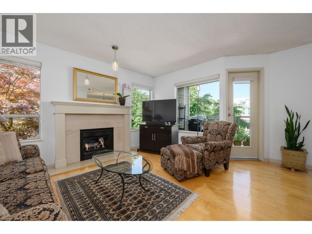 212 910 W 8th Avenue, Vancouver