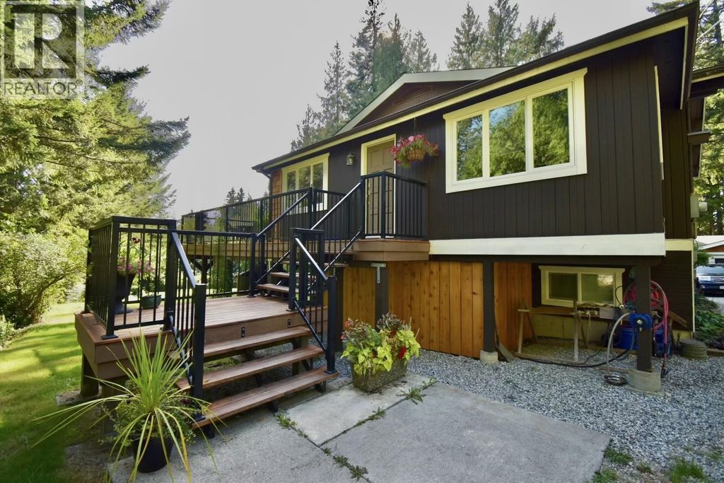 2703 Robinson Road, Roberts Creek