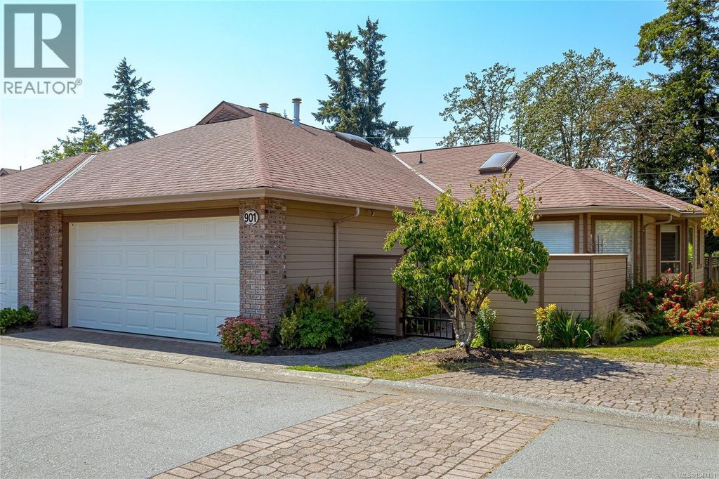 901 4515 Pipeline Rd, Saanich