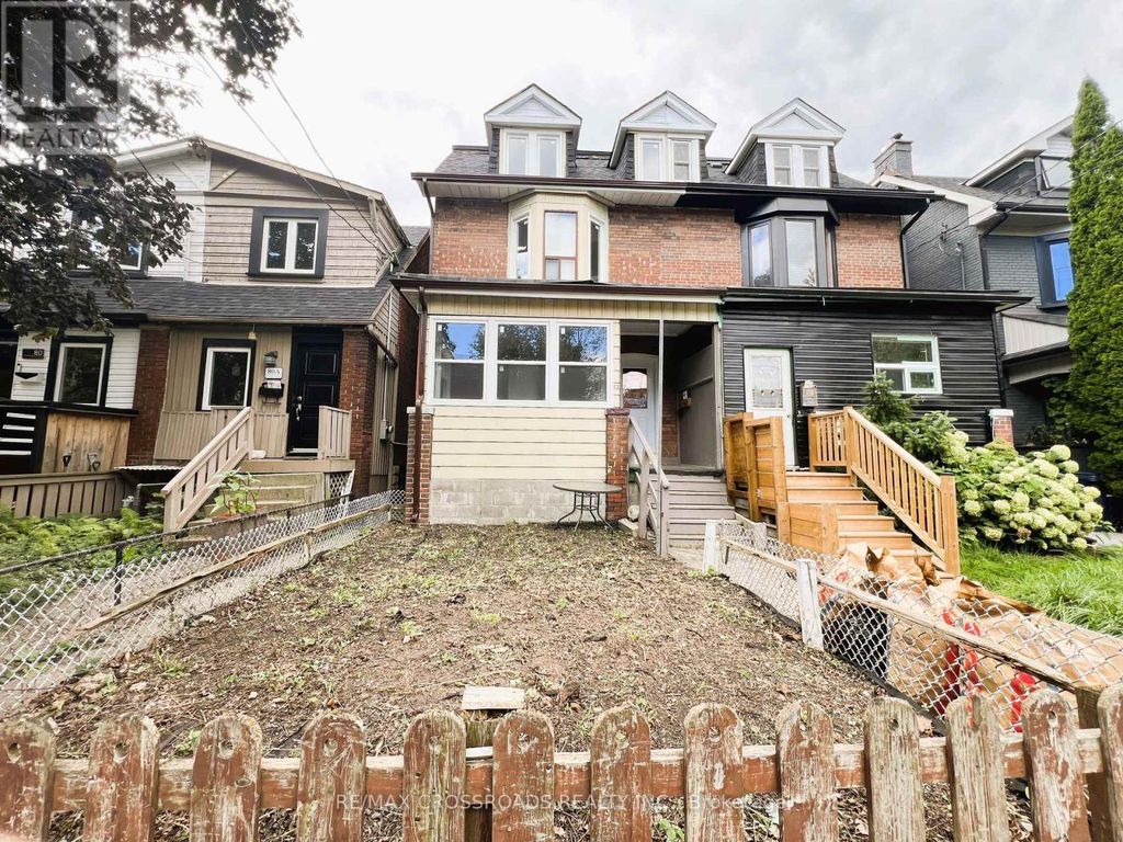 82 Curzon Street, Toronto (south Riverdale)