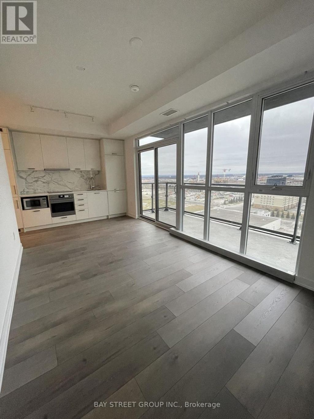 1717 - 10 Honeycrisp Crescent, Vaughan (vaughan Corporate Centre)