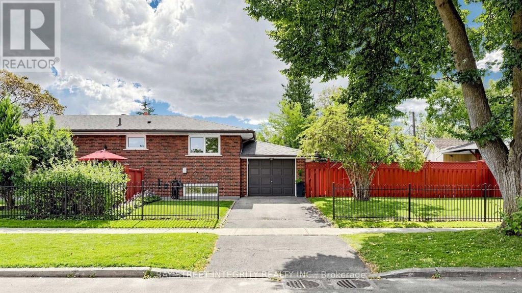 28 Ashdean Drive, Toronto (dorset Park)