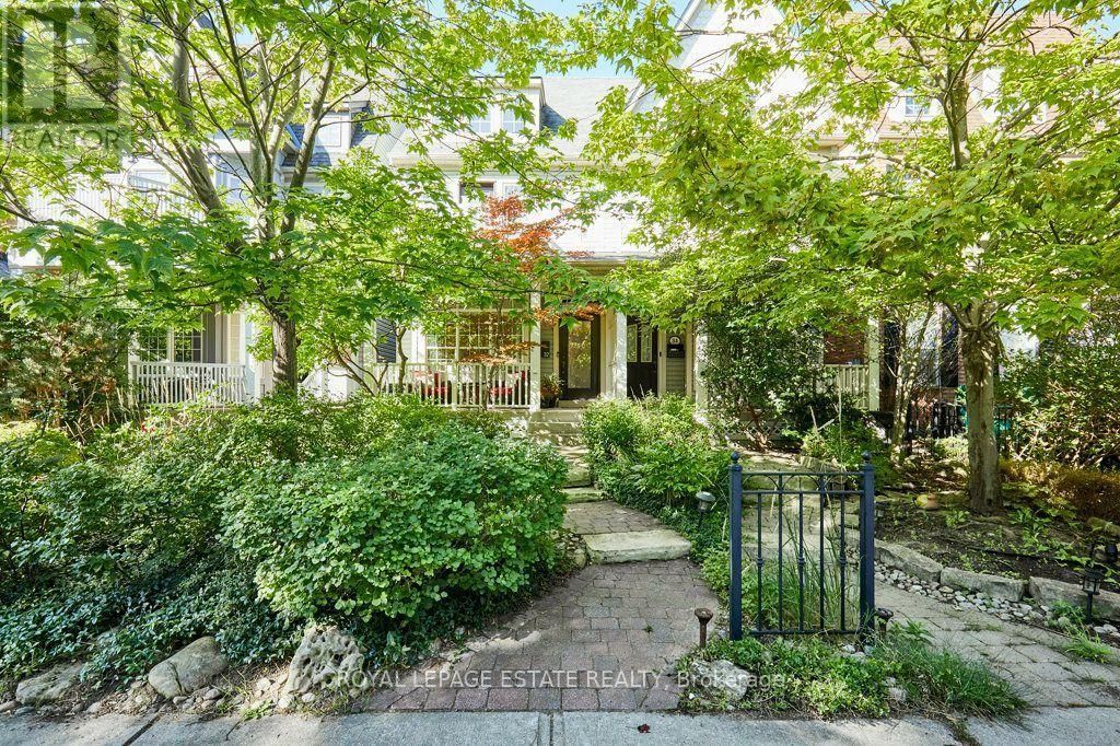 32 Joseph Duggan Road, Toronto (the Beaches)