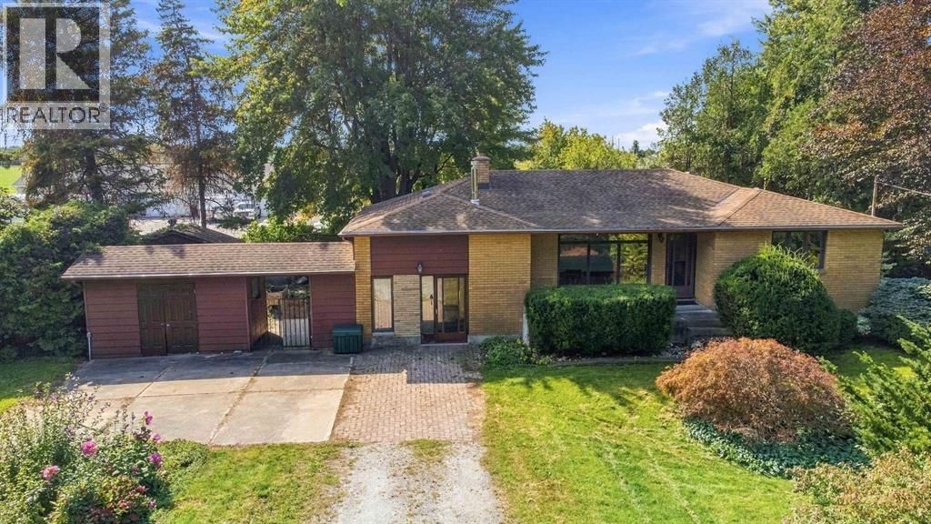 1705 Michigan Line, Sarnia