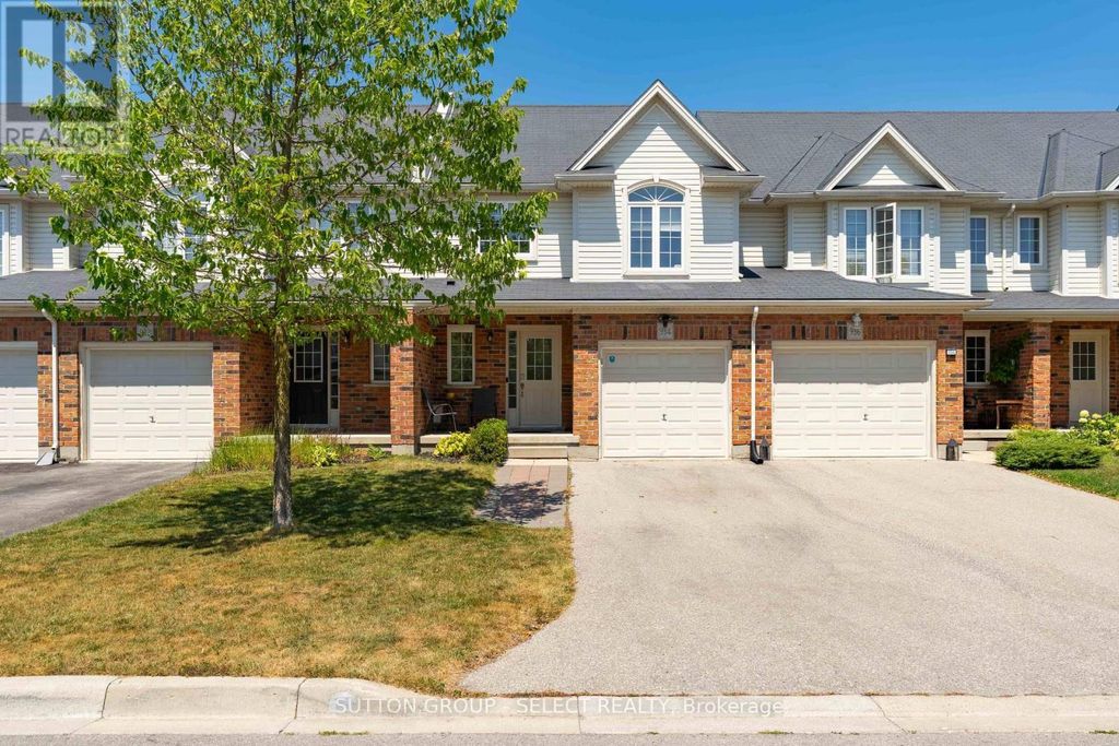 934 Silverfox Crescent, London North (north S)