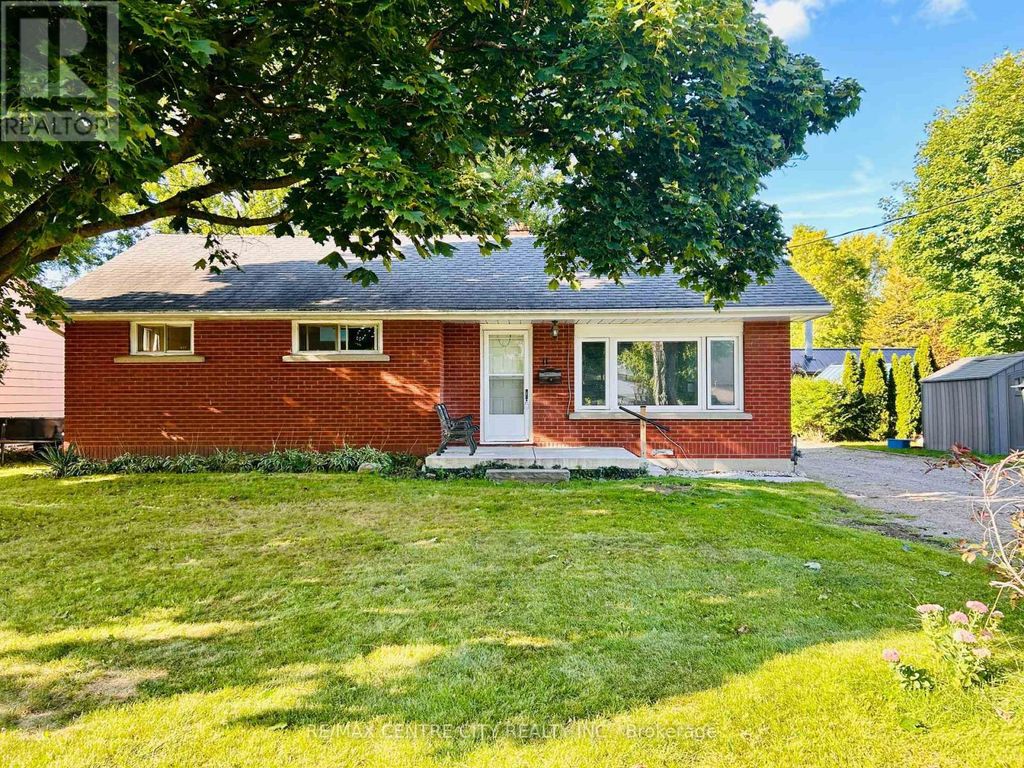 11 Marchant Street, Aylmer