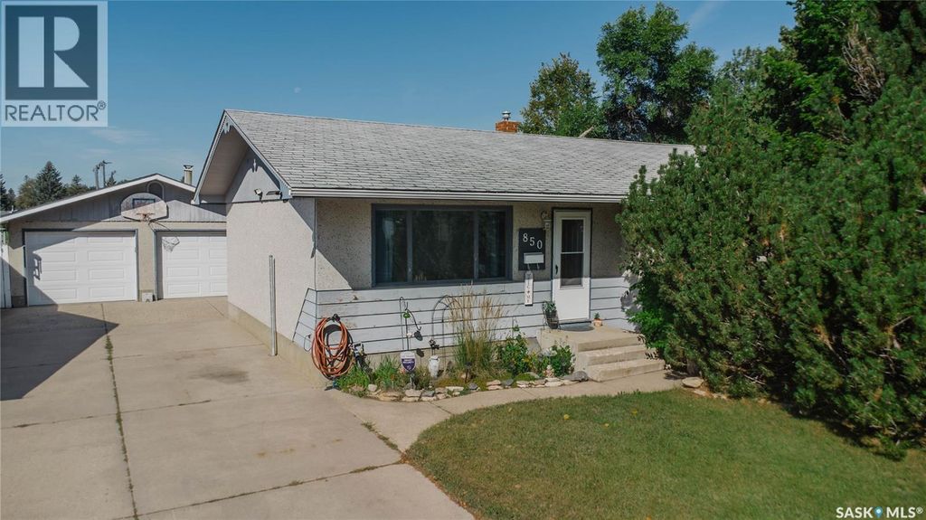 850 East Centre, Saskatoon