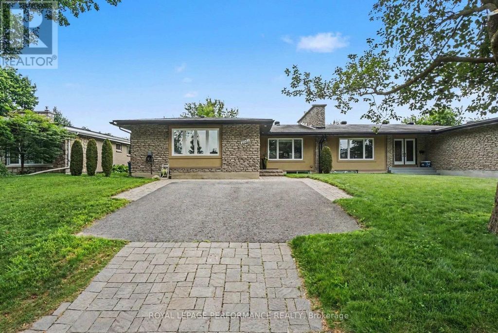 2061 Cabot Street, Ottawa