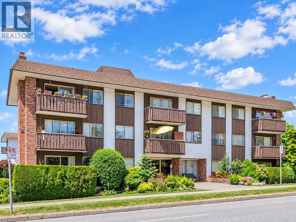 202 1345 Chesterfield Avenue, North Vancouver