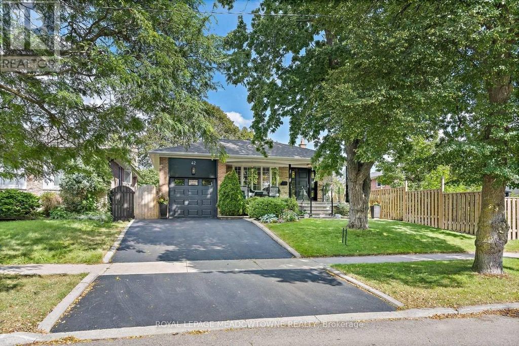 42 Oxenden Crescent, Toronto (eringate-Centennial-West Deane)