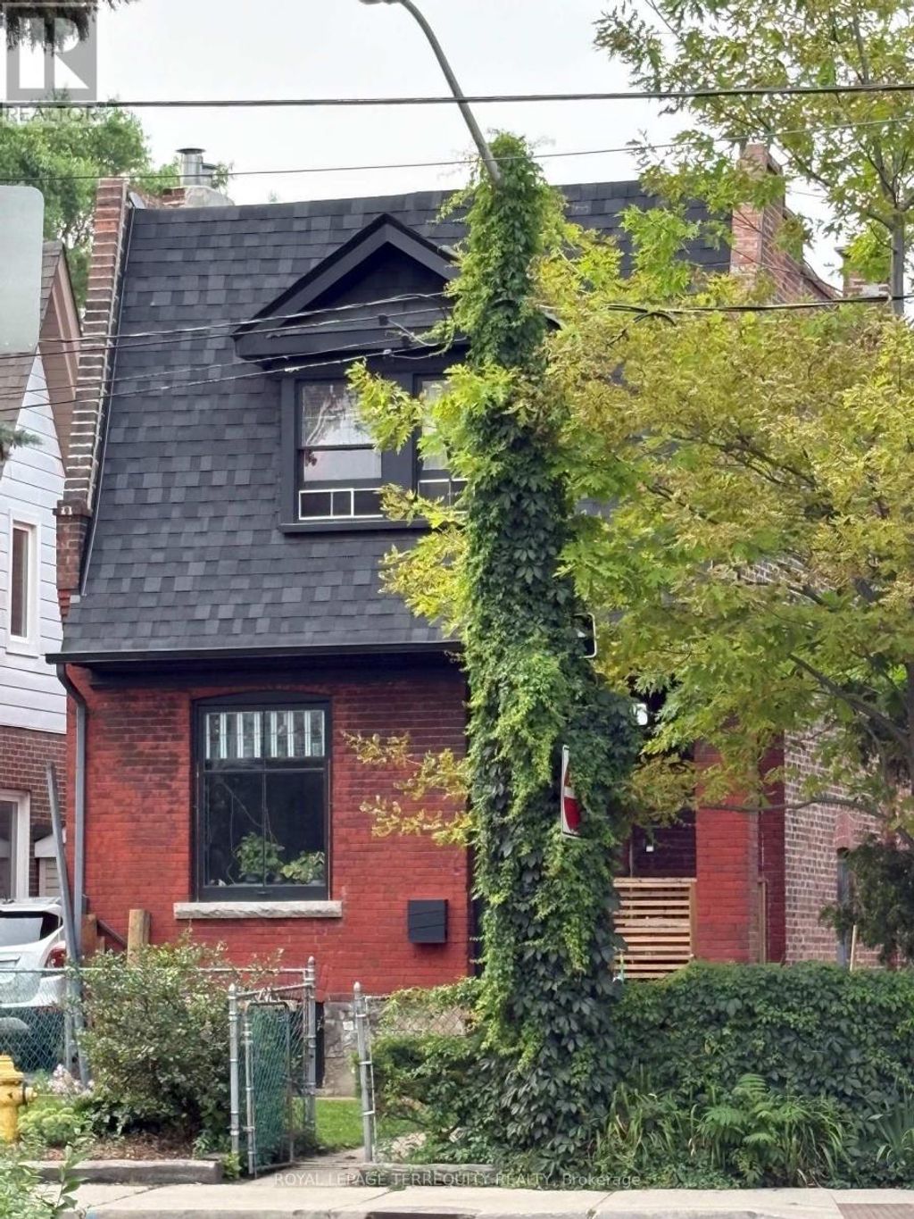 2 Wright Avenue, Toronto (roncesvalles)
