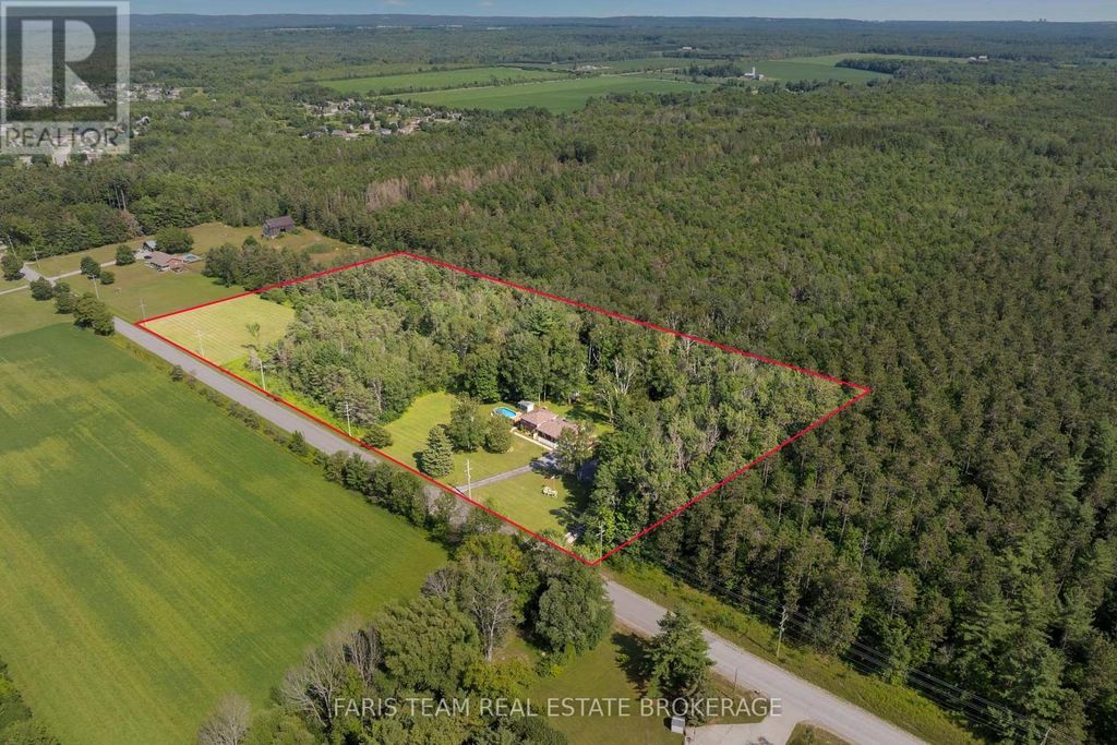 1765 Flos Road 4 W, Springwater