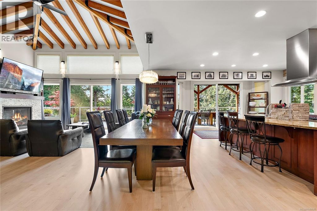 1205 Hillgrove Rd, North Saanich