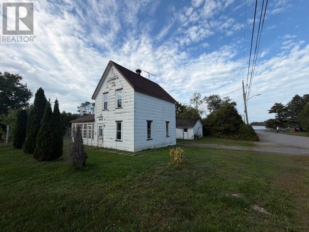 62 Queen St, Thessalon