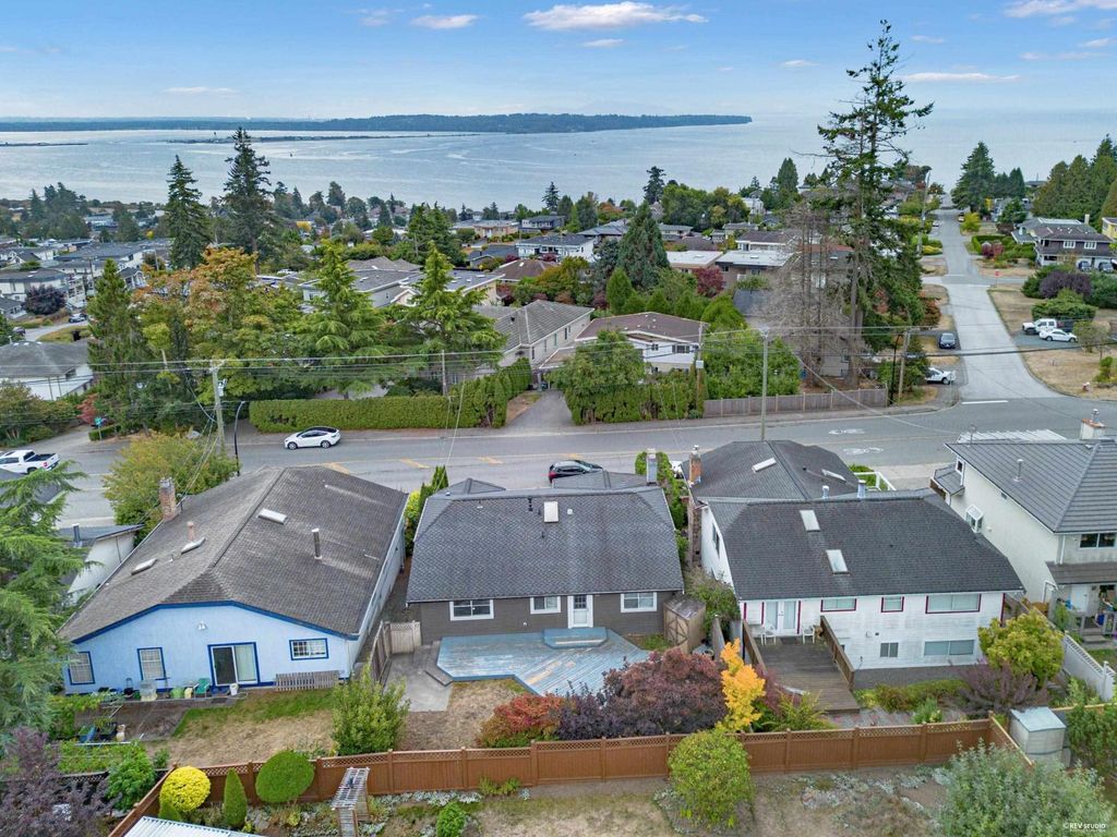 15555 Buena Vista Avenue, White Rock