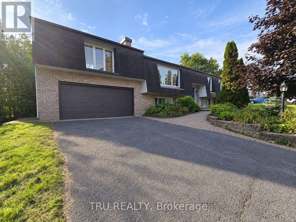 14 Langholm Crescent, Ottawa
