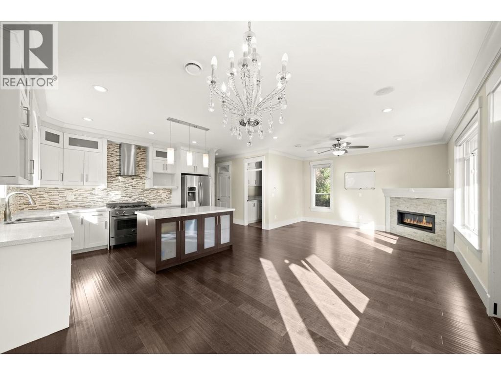 7028 Broadway, Burnaby
