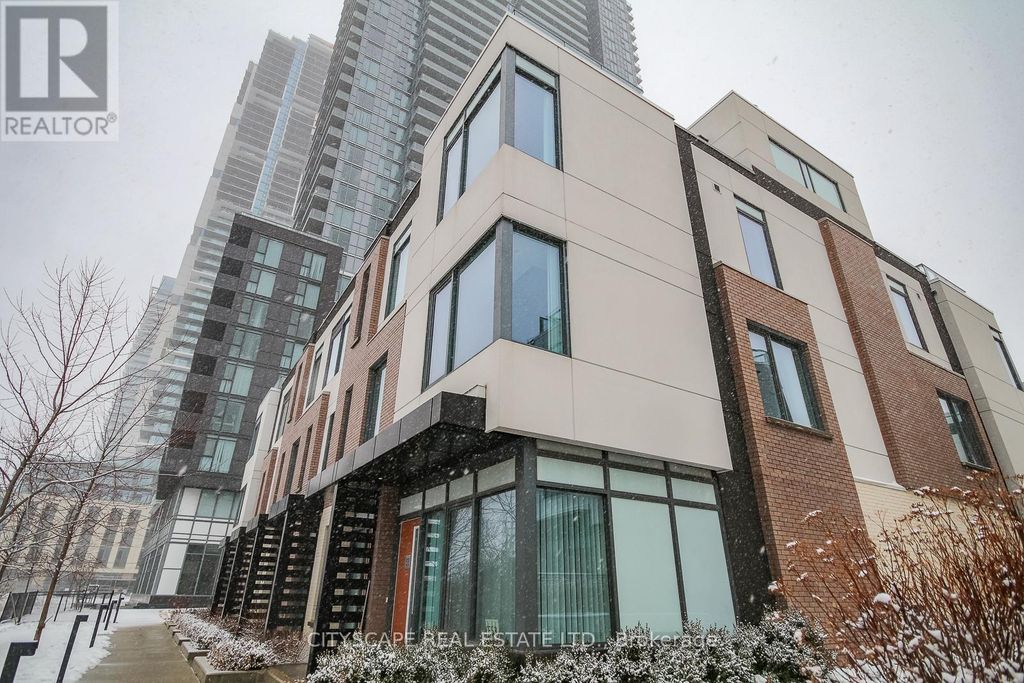 Th 53 - 1020 Portage Parkway, Vaughan (concord)