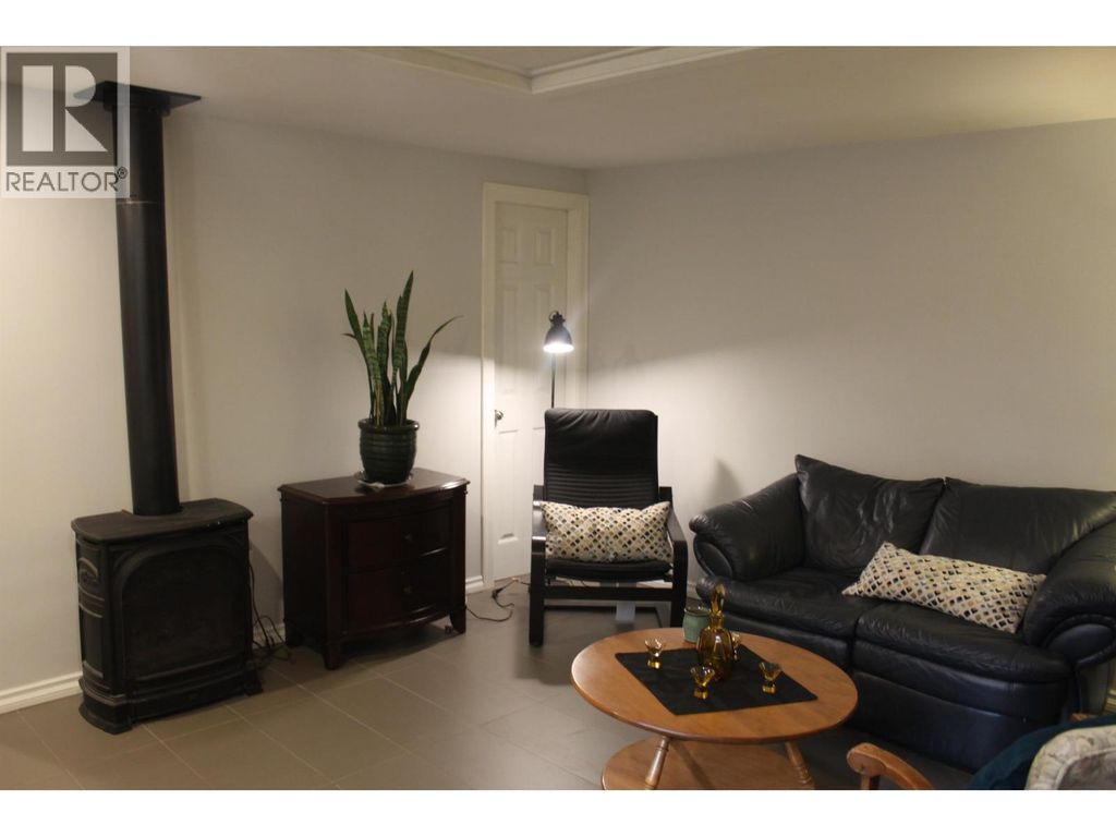 737 Robinson, Coquitlam