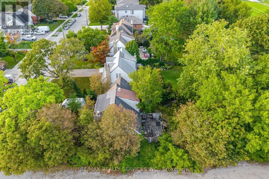 7 Ashbourne Drive, Toronto (islington-City Centre West)