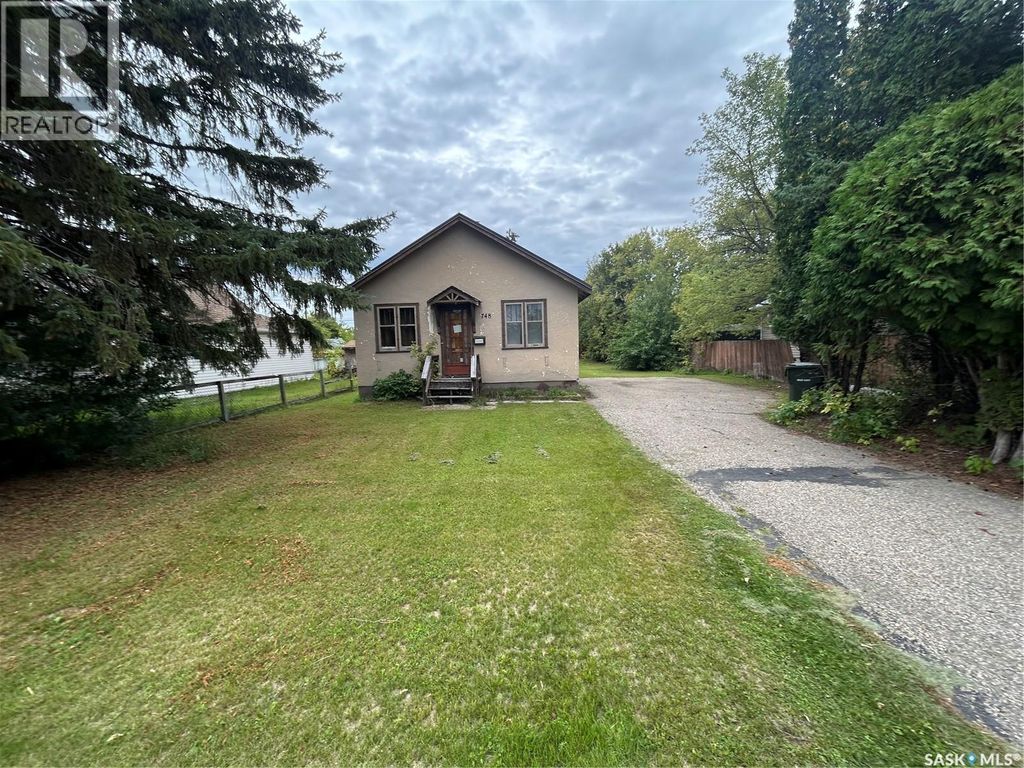 748 6th Street E, Prince Albert