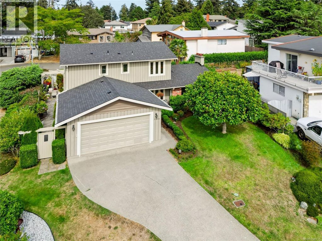 1658 Brousson Dr, Saanich
