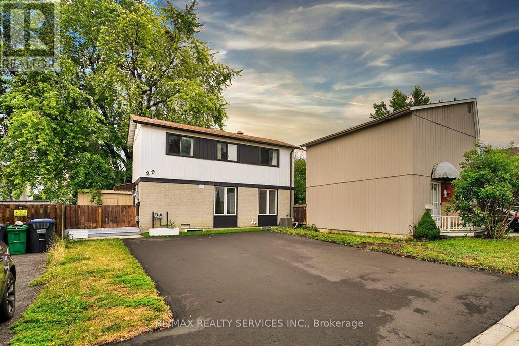 29 Hector Court, Brampton (central Park)