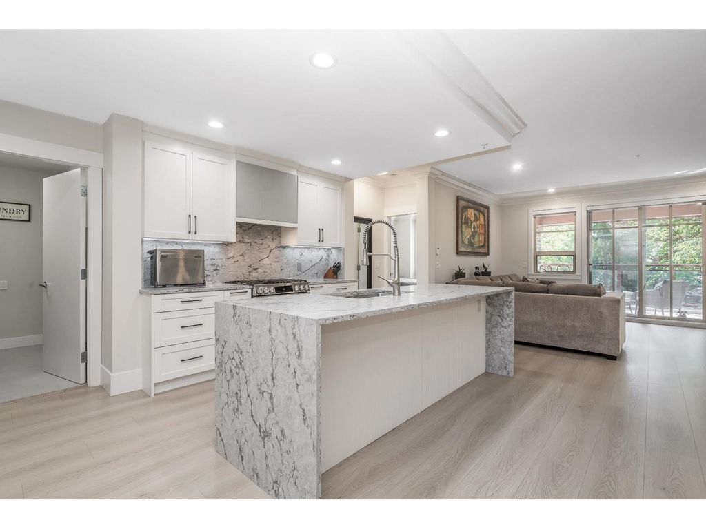 201 16499 64 Avenue, Surrey