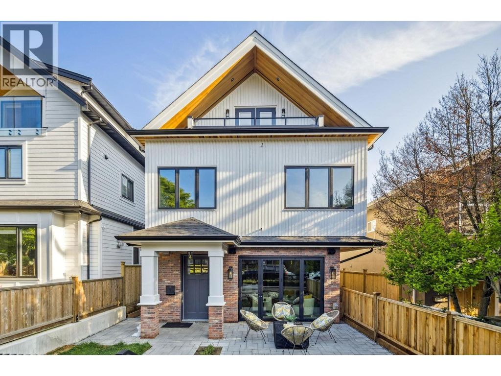 #1 2244 E 11th Avenue, Vancouver