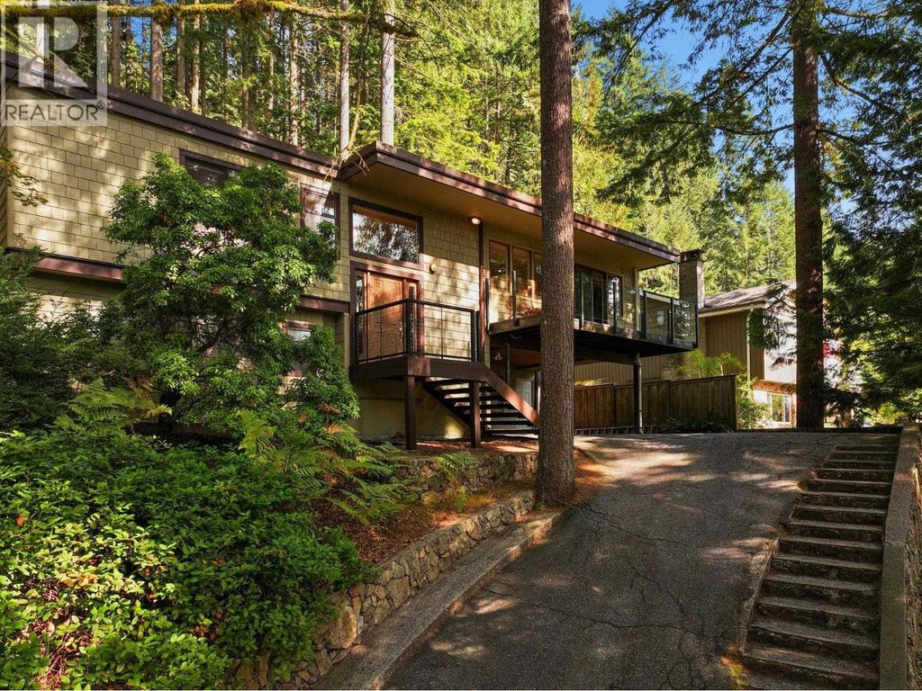 2344 Hyannis Drive, North Vancouver
