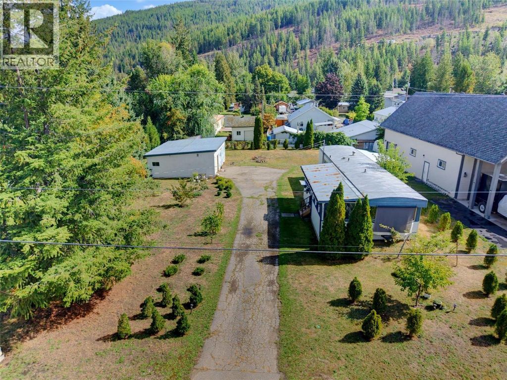 405 Gillis Avenue, Sicamous