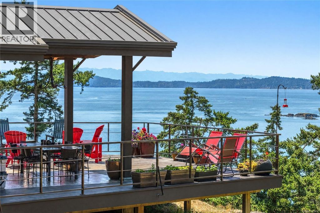 730 Treetops Spur, Sidney Island