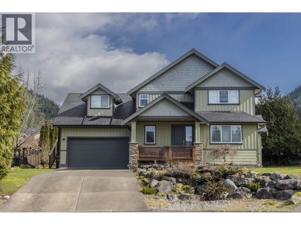 1003 Ash Place, Squamish
