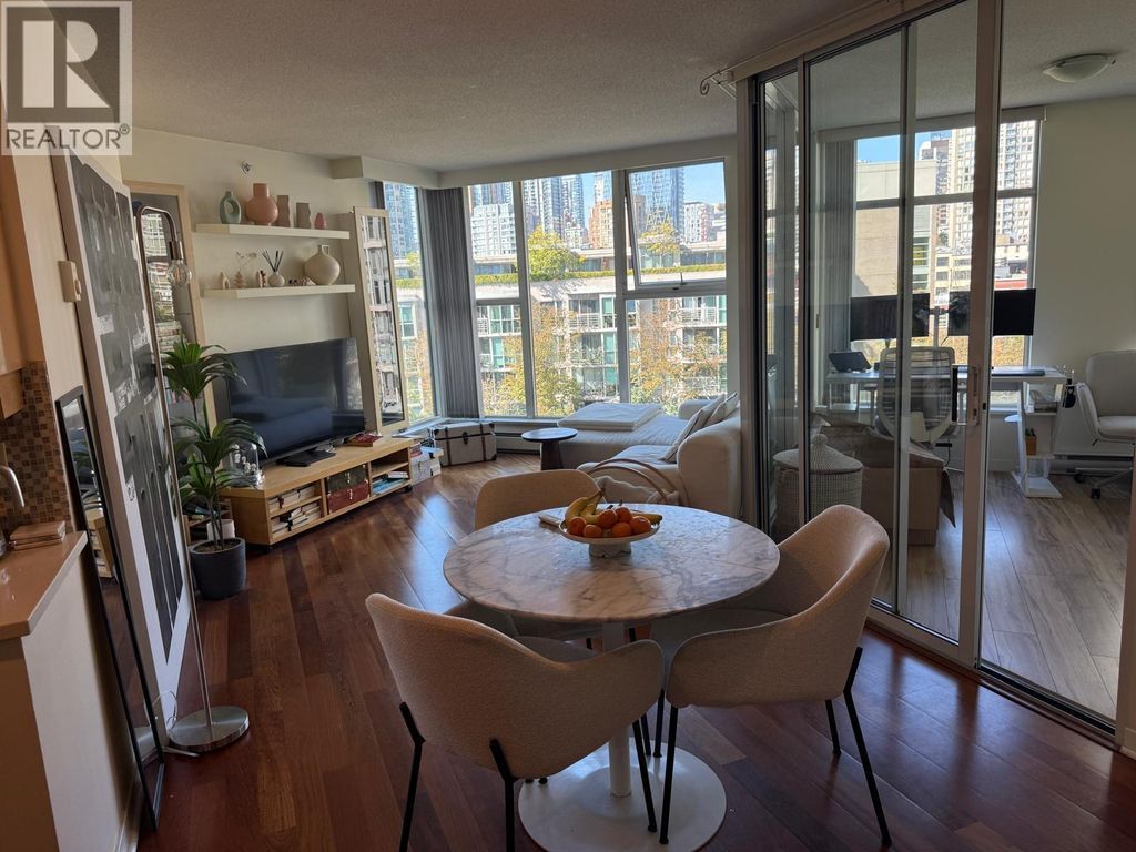 802 1009 Expo Boulevard, Vancouver