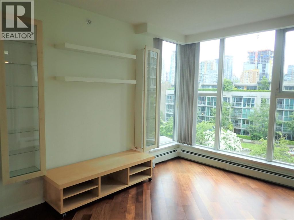 802 1009 Expo Boulevard, Vancouver