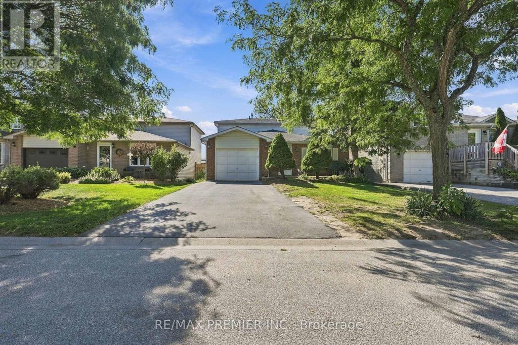 54 Hersey Crescent N, Barrie (holly)