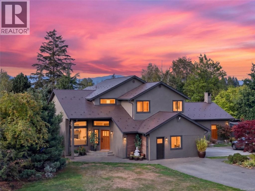 5225 Island Hwy N, Courtenay