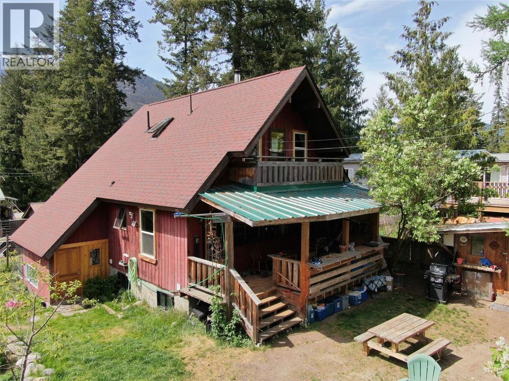1013 Slocan Street, Slocan