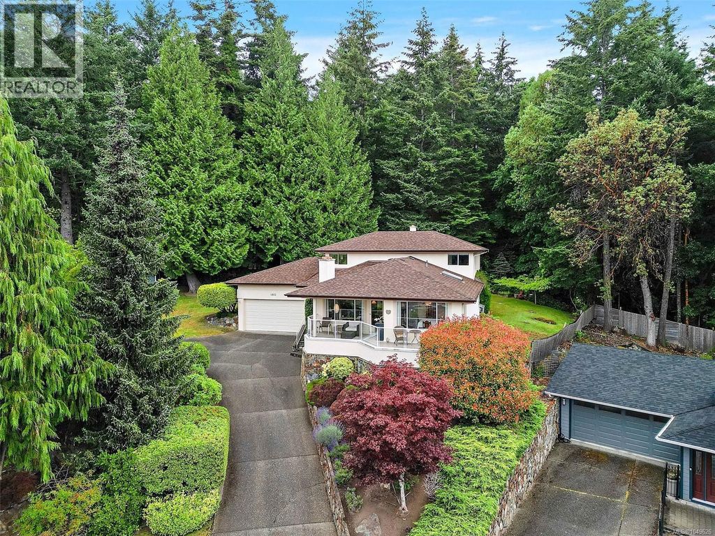 4802 Amblewood Dr, Saanich