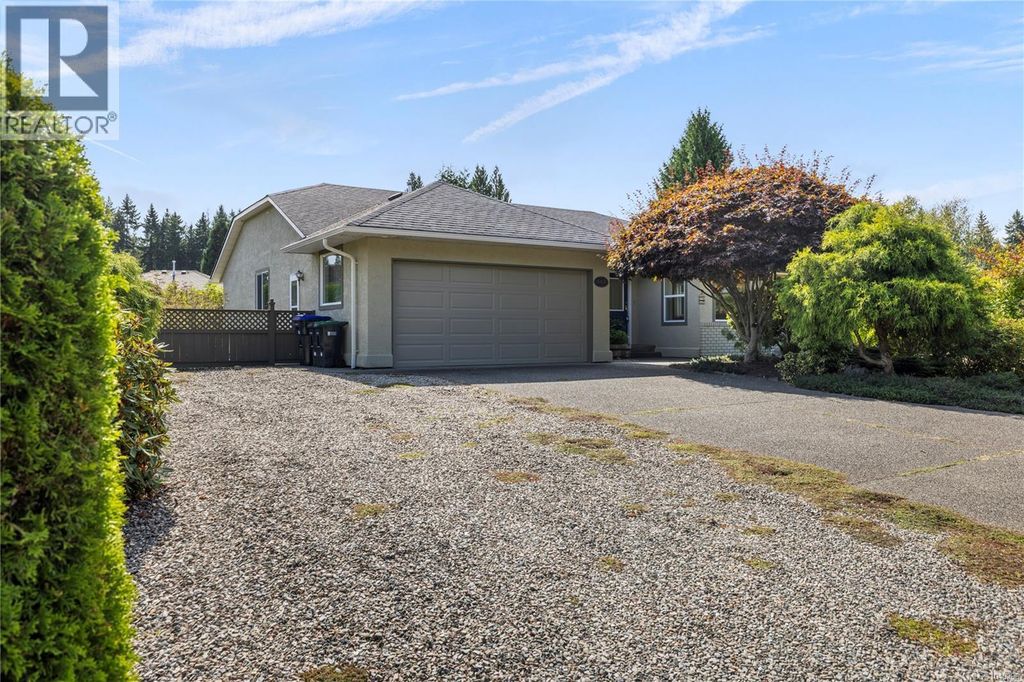662 Redwood Dr, Qualicum Beach