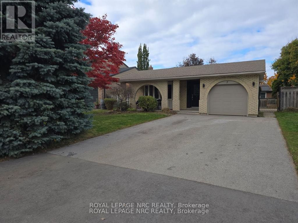 7 Blue Spruce Court, St. Catharines (lakeport)