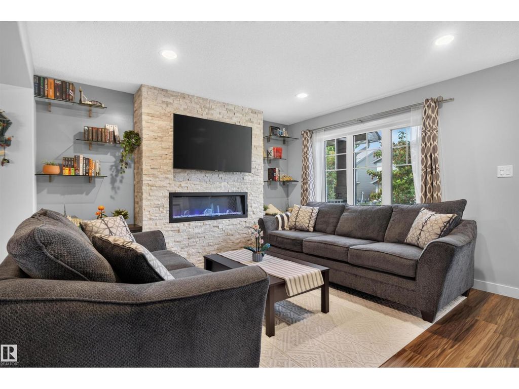 319 Desrochers Bv Sw, Edmonton