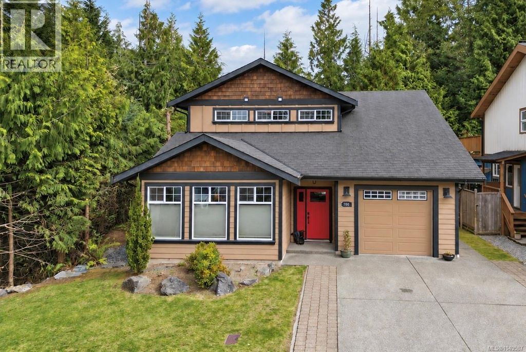 700 Ocean Park Dr, Tofino