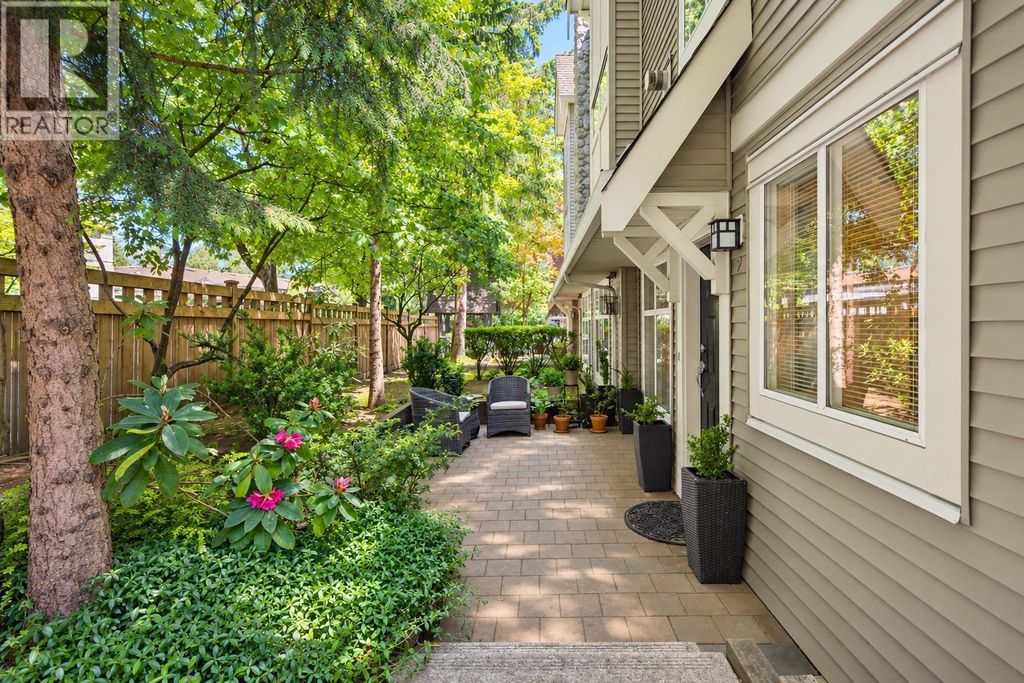 1071 Lynn Valley Road, North Vancouver