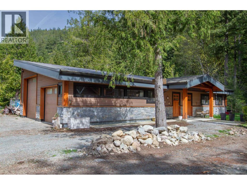 3070 Midnight Way, Squamish