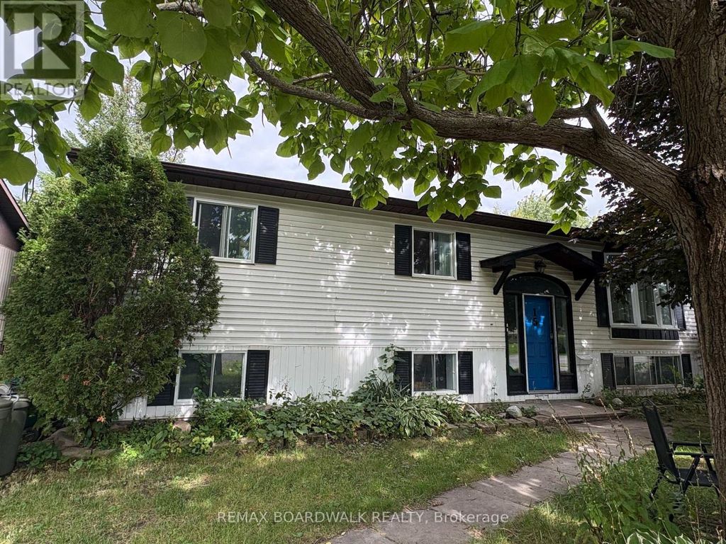 15b Dowdall Crescent, Ottawa