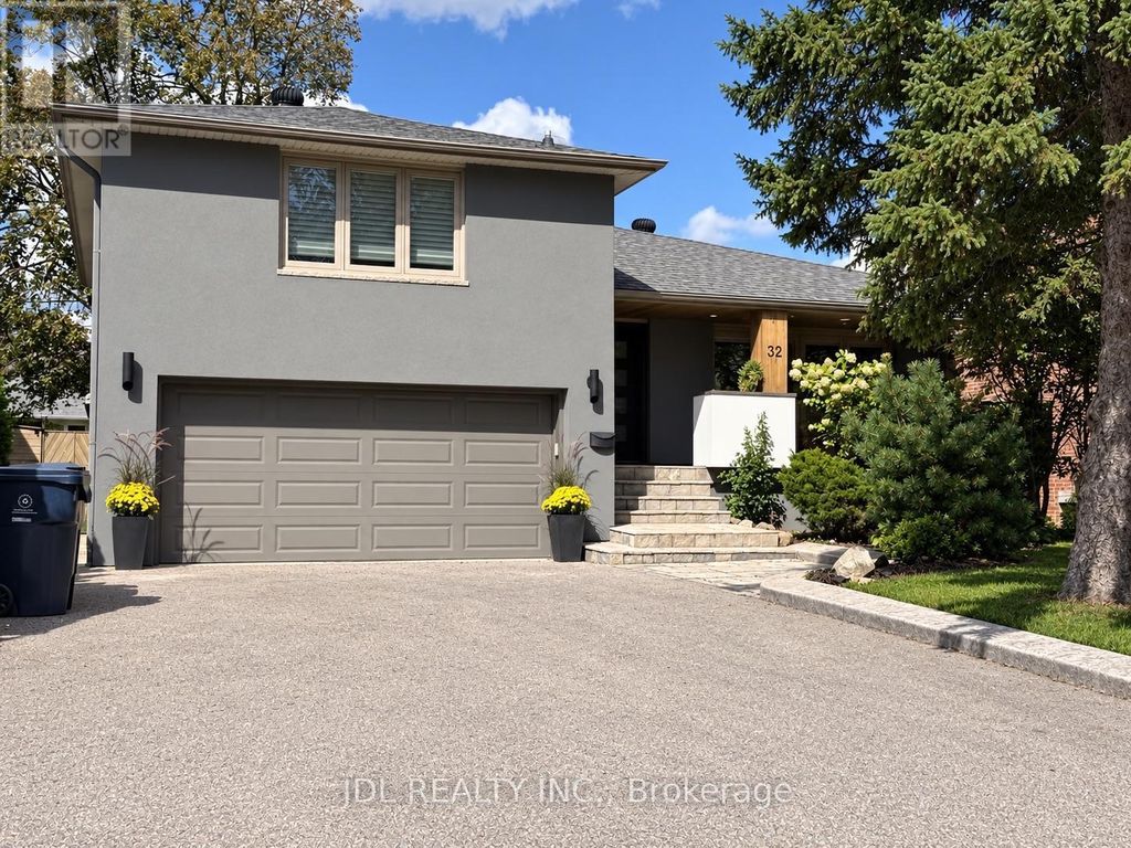 32 Ashmount Crescent, Toronto (willowridge-Martingrove-Richview)
