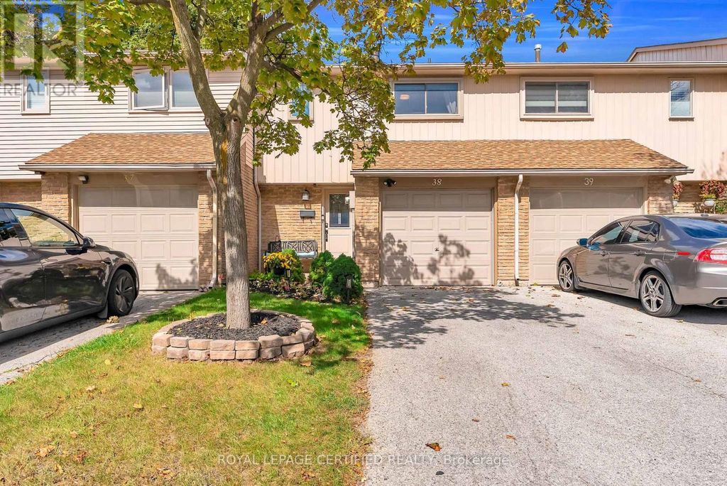 38 - 1532 Lancaster Drive, Oakville (fa Falgarwood)